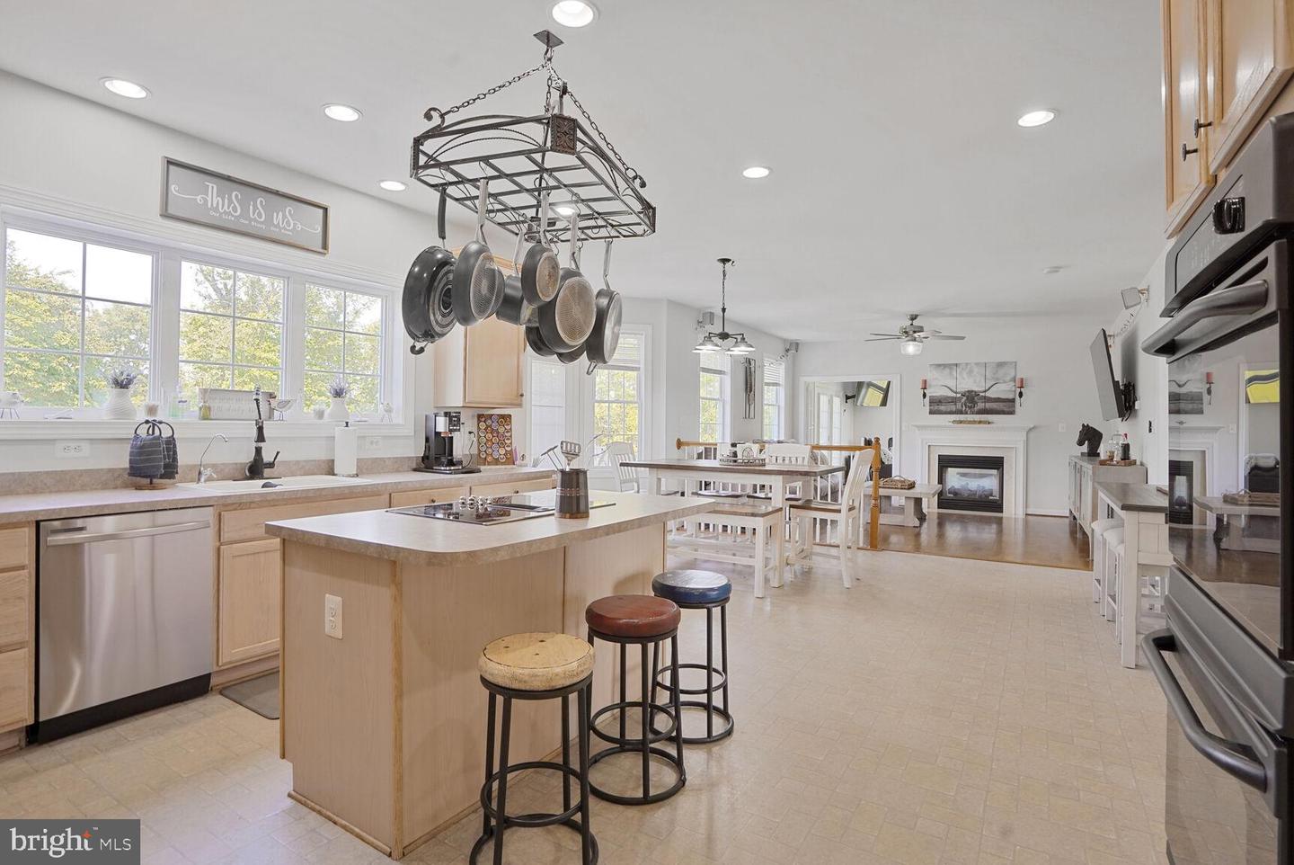 5040 HUMMINGBIRD LN, WARRENTON, Virginia 20187, 5 Bedrooms Bedrooms, ,4 BathroomsBathrooms,Residential,For sale,5040 HUMMINGBIRD LN,VAFQ2016738 MLS # VAFQ2016738