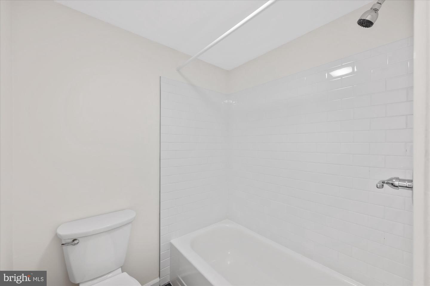 6270 EDSALL RD #101, ALEXANDRIA, Virginia 22312, 2 Bedrooms Bedrooms, ,2 BathroomsBathrooms,Residential,For sale,6270 EDSALL RD #101,VAAX2045612 MLS # VAAX2045612