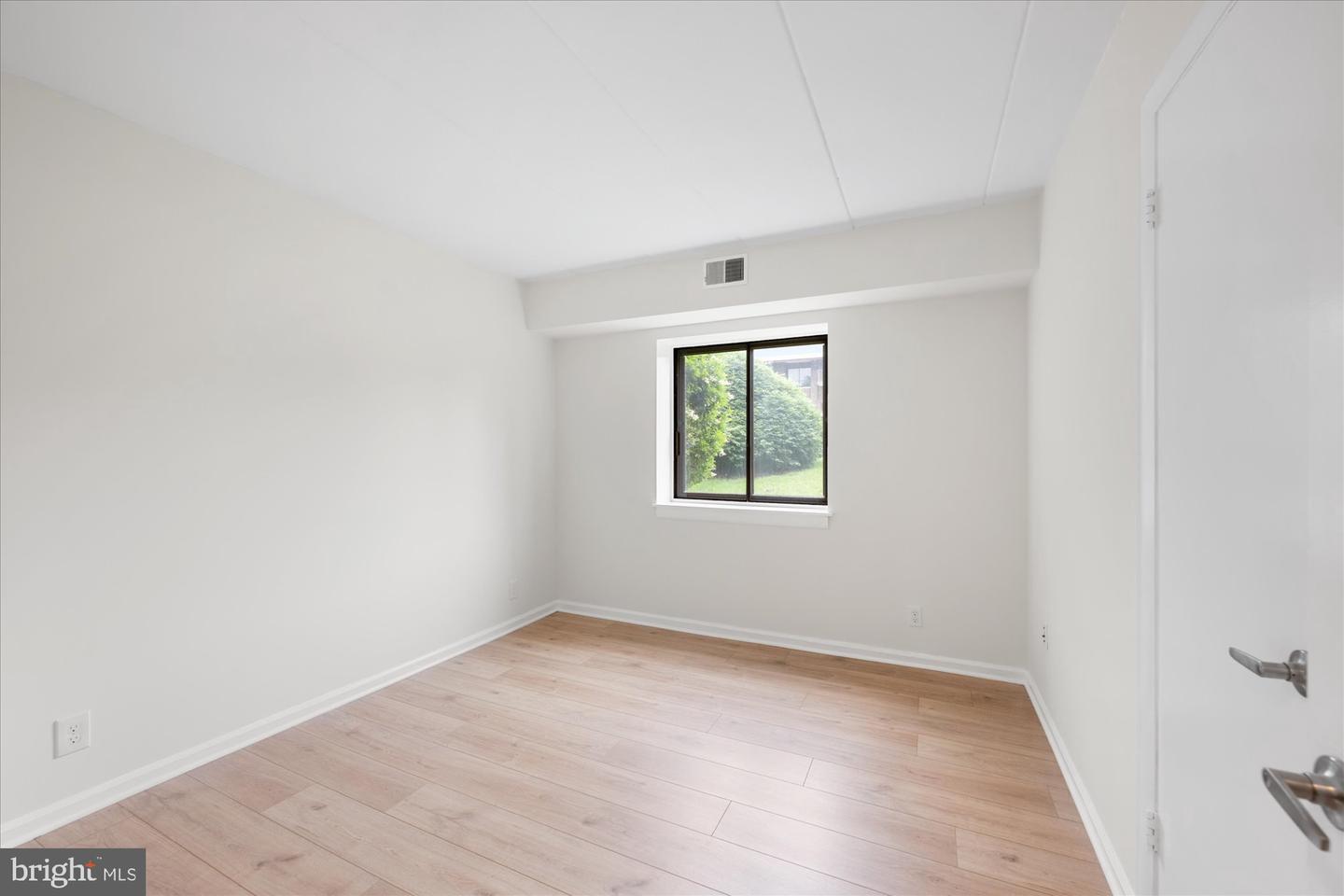 6270 EDSALL RD #101, ALEXANDRIA, Virginia 22312, 2 Bedrooms Bedrooms, ,2 BathroomsBathrooms,Residential,For sale,6270 EDSALL RD #101,VAAX2045612 MLS # VAAX2045612