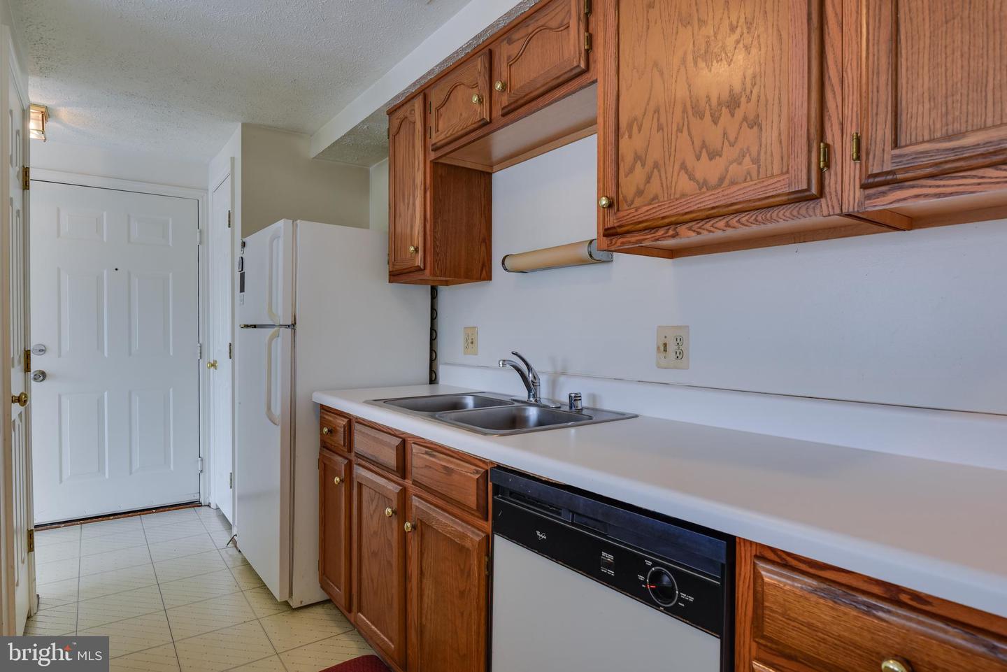 17060 CAPRI LN #204, DUMFRIES, Virginia 22026, 2 Bedrooms Bedrooms, ,2 BathroomsBathrooms,Residential,For sale,17060 CAPRI LN #204,VAPW2095314 MLS # VAPW2095314