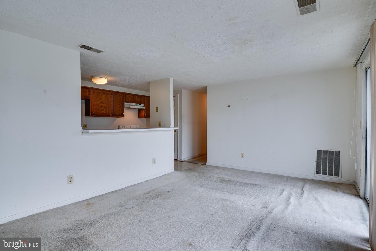 17060 CAPRI LN #204, DUMFRIES, Virginia 22026, 2 Bedrooms Bedrooms, ,2 BathroomsBathrooms,Residential,For sale,17060 CAPRI LN #204,VAPW2095314 MLS # VAPW2095314