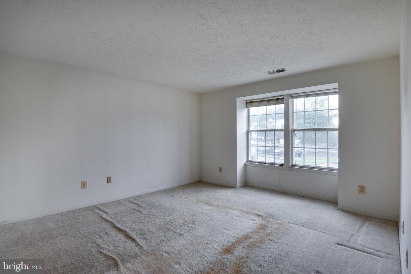 17060 CAPRI LN #204, DUMFRIES, Virginia 22026, 2 Bedrooms Bedrooms, ,2 BathroomsBathrooms,Residential,For sale,17060 CAPRI LN #204,VAPW2095314 MLS # VAPW2095314