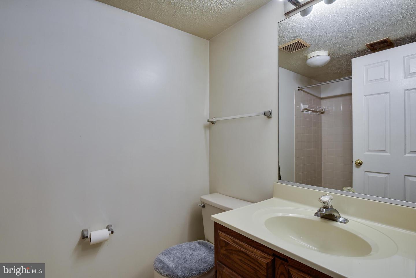 17060 CAPRI LN #204, DUMFRIES, Virginia 22026, 2 Bedrooms Bedrooms, ,2 BathroomsBathrooms,Residential,For sale,17060 CAPRI LN #204,VAPW2095314 MLS # VAPW2095314