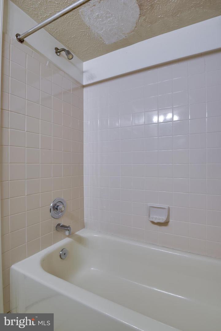 17060 CAPRI LN #204, DUMFRIES, Virginia 22026, 2 Bedrooms Bedrooms, ,2 BathroomsBathrooms,Residential,For sale,17060 CAPRI LN #204,VAPW2095314 MLS # VAPW2095314
