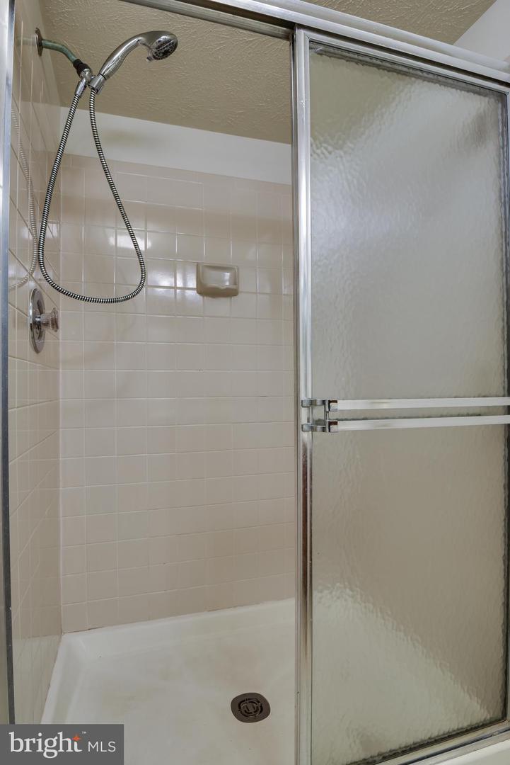 17060 CAPRI LN #204, DUMFRIES, Virginia 22026, 2 Bedrooms Bedrooms, ,2 BathroomsBathrooms,Residential,For sale,17060 CAPRI LN #204,VAPW2095314 MLS # VAPW2095314