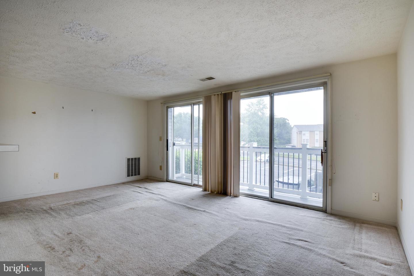 17060 CAPRI LN #204, DUMFRIES, Virginia 22026, 2 Bedrooms Bedrooms, ,2 BathroomsBathrooms,Residential,For sale,17060 CAPRI LN #204,VAPW2095314 MLS # VAPW2095314