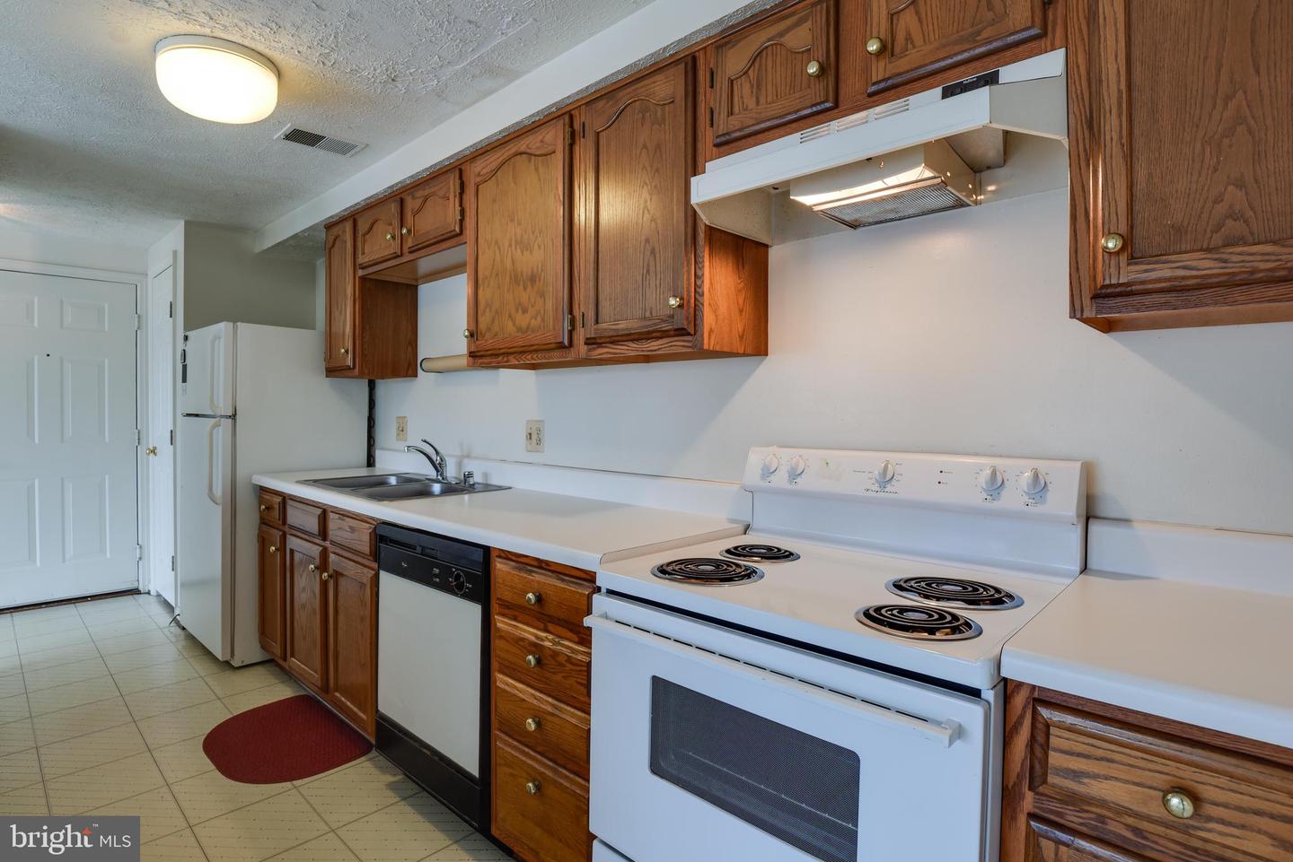 17060 CAPRI LN #204, DUMFRIES, Virginia 22026, 2 Bedrooms Bedrooms, ,2 BathroomsBathrooms,Residential,For sale,17060 CAPRI LN #204,VAPW2095314 MLS # VAPW2095314