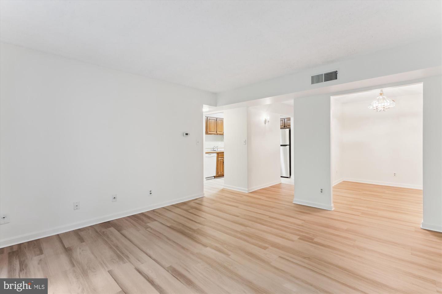 801-NORTH N HOWARD ST #305, ALEXANDRIA, Virginia 22304, 2 Bedrooms Bedrooms, 5 Rooms Rooms,2 BathroomsBathrooms,Residential,For sale,801-NORTH N HOWARD ST #305,VAAX2045632 MLS # VAAX2045632