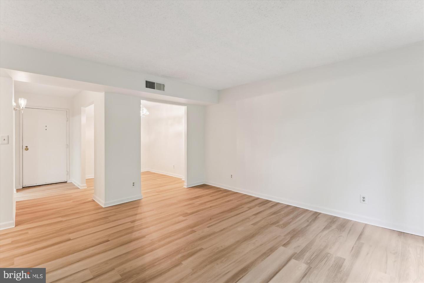 801-NORTH N HOWARD ST #305, ALEXANDRIA, Virginia 22304, 2 Bedrooms Bedrooms, 5 Rooms Rooms,2 BathroomsBathrooms,Residential,For sale,801-NORTH N HOWARD ST #305,VAAX2045632 MLS # VAAX2045632