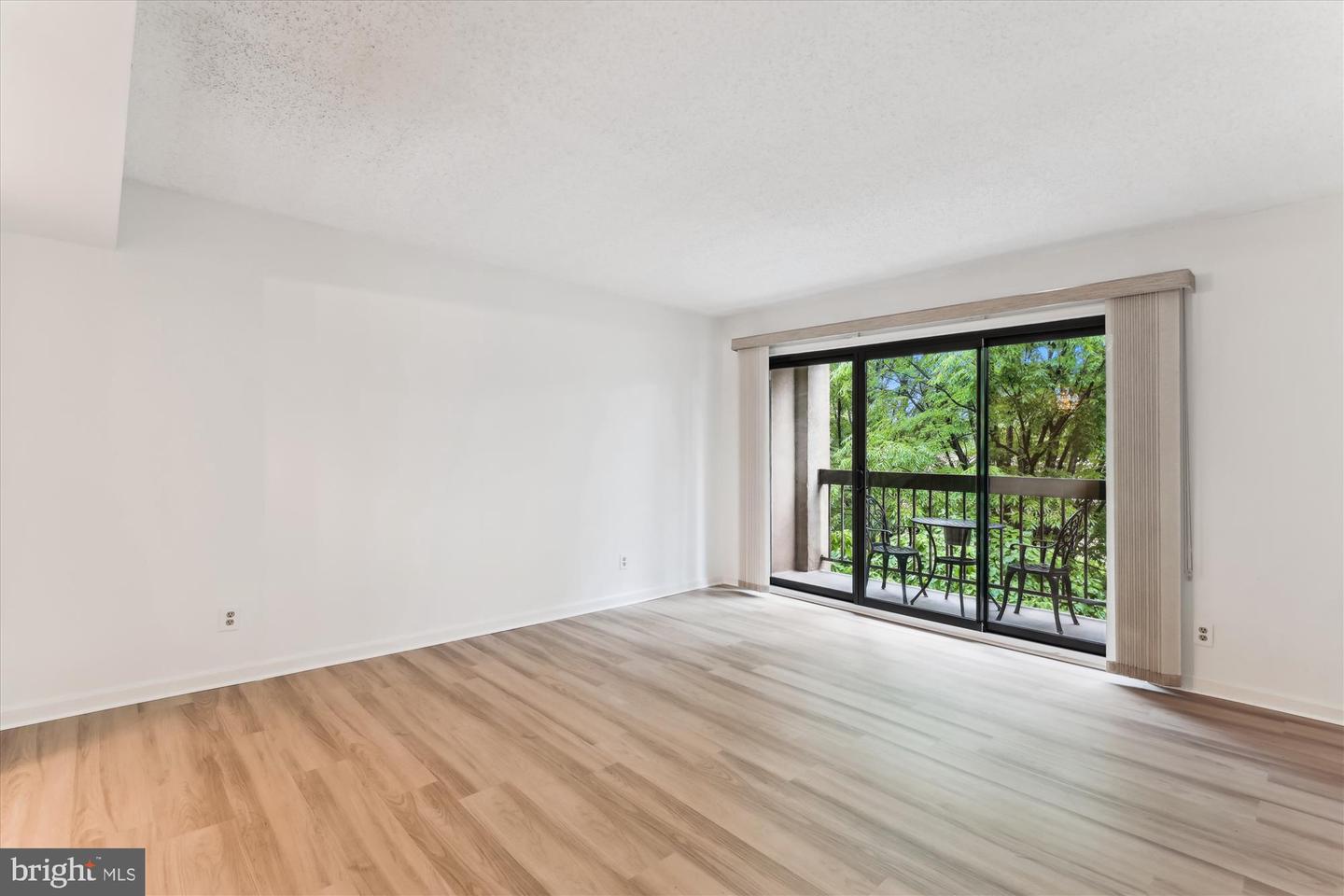 801-NORTH N HOWARD ST #305, ALEXANDRIA, Virginia 22304, 2 Bedrooms Bedrooms, 5 Rooms Rooms,2 BathroomsBathrooms,Residential,For sale,801-NORTH N HOWARD ST #305,VAAX2045632 MLS # VAAX2045632