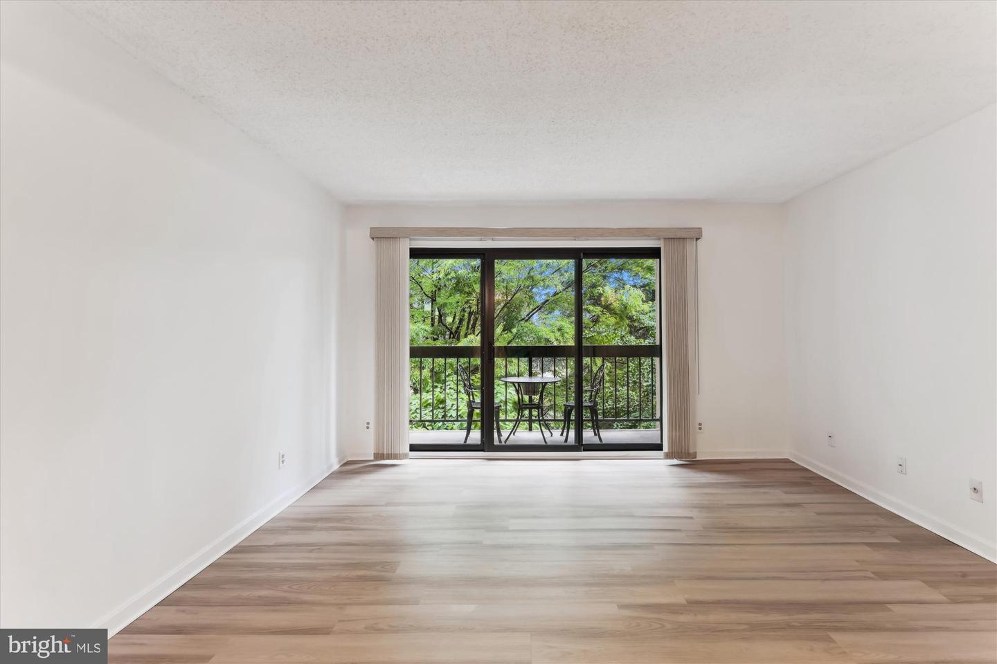801-NORTH N HOWARD ST #305, ALEXANDRIA, Virginia 22304, 2 Bedrooms Bedrooms, 5 Rooms Rooms,2 BathroomsBathrooms,Residential,For sale,801-NORTH N HOWARD ST #305,VAAX2045632 MLS # VAAX2045632
