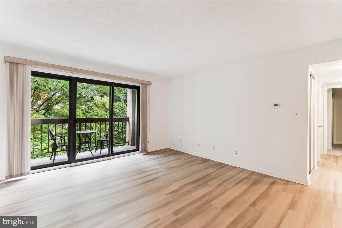 801-NORTH N HOWARD ST #305, ALEXANDRIA, Virginia 22304, 2 Bedrooms Bedrooms, 5 Rooms Rooms,2 BathroomsBathrooms,Residential,For sale,801-NORTH N HOWARD ST #305,VAAX2045632 MLS # VAAX2045632