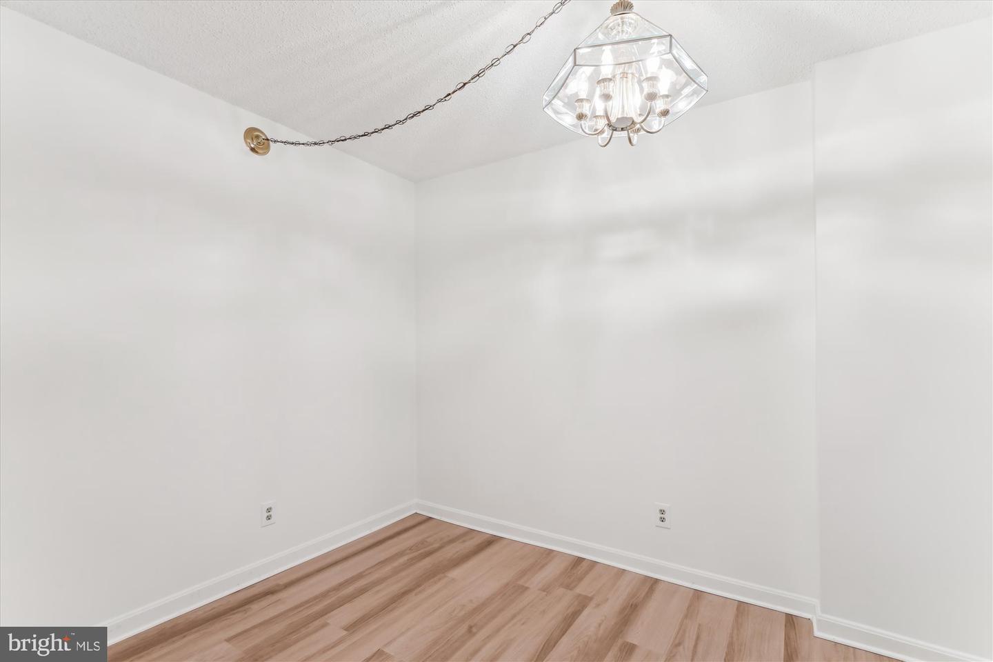 801-NORTH N HOWARD ST #305, ALEXANDRIA, Virginia 22304, 2 Bedrooms Bedrooms, 5 Rooms Rooms,2 BathroomsBathrooms,Residential,For sale,801-NORTH N HOWARD ST #305,VAAX2045632 MLS # VAAX2045632