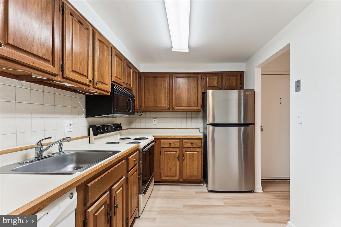 801-NORTH N HOWARD ST #305, ALEXANDRIA, Virginia 22304, 2 Bedrooms Bedrooms, 5 Rooms Rooms,2 BathroomsBathrooms,Residential,For sale,801-NORTH N HOWARD ST #305,VAAX2045632 MLS # VAAX2045632
