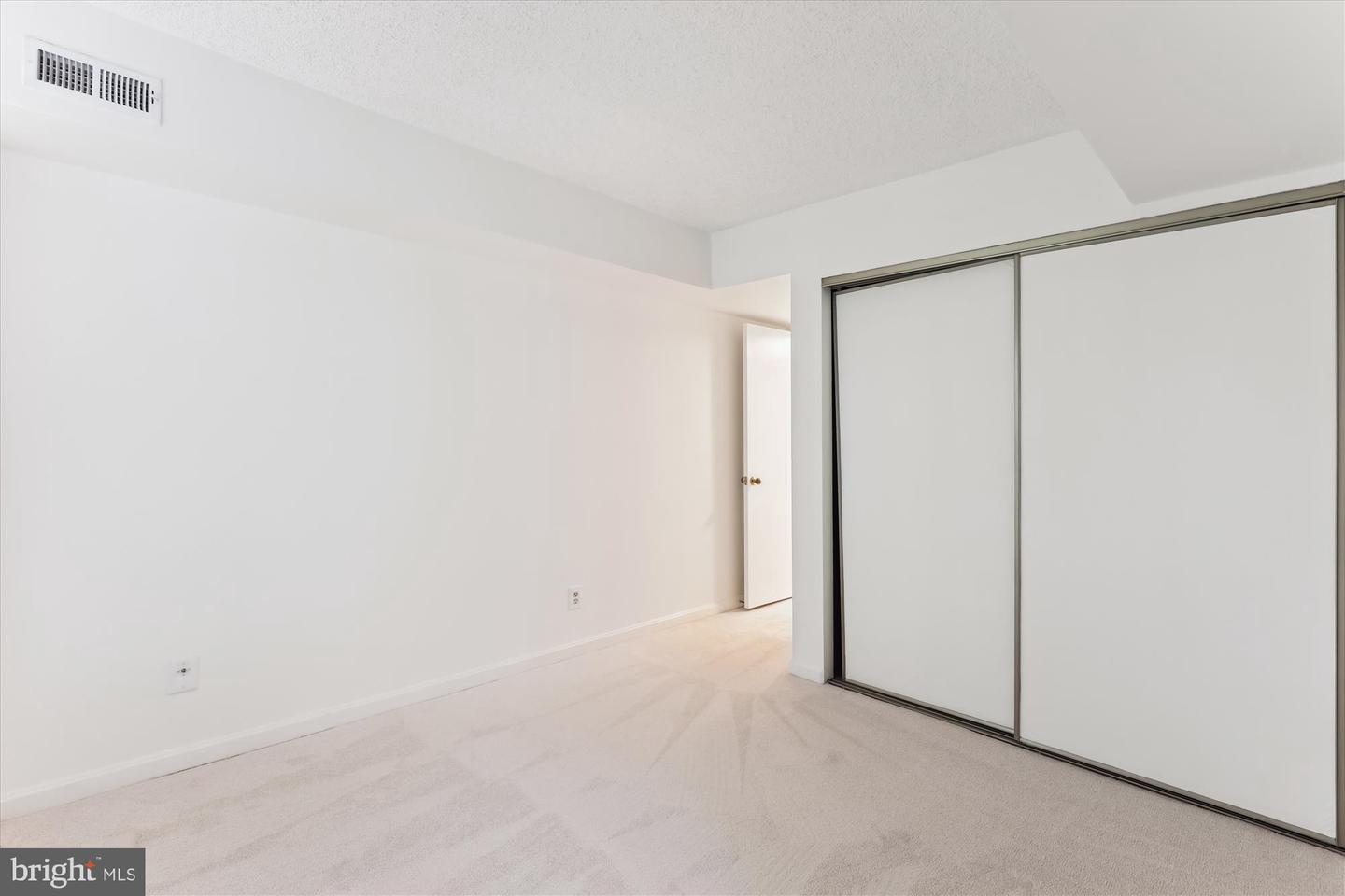801-NORTH N HOWARD ST #305, ALEXANDRIA, Virginia 22304, 2 Bedrooms Bedrooms, 5 Rooms Rooms,2 BathroomsBathrooms,Residential,For sale,801-NORTH N HOWARD ST #305,VAAX2045632 MLS # VAAX2045632