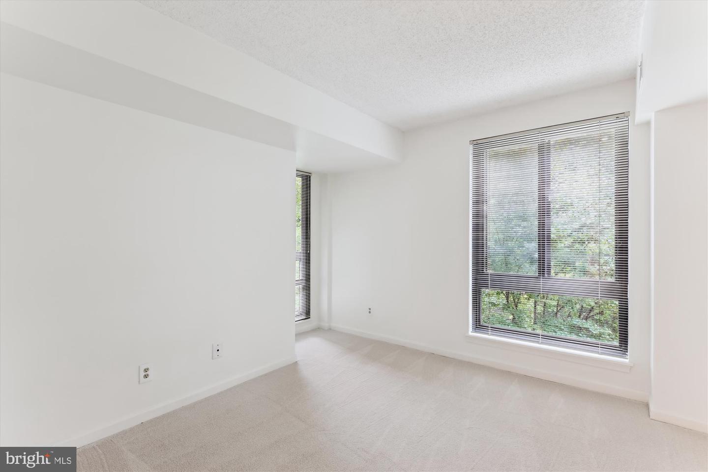 801-NORTH N HOWARD ST #305, ALEXANDRIA, Virginia 22304, 2 Bedrooms Bedrooms, 5 Rooms Rooms,2 BathroomsBathrooms,Residential,For sale,801-NORTH N HOWARD ST #305,VAAX2045632 MLS # VAAX2045632