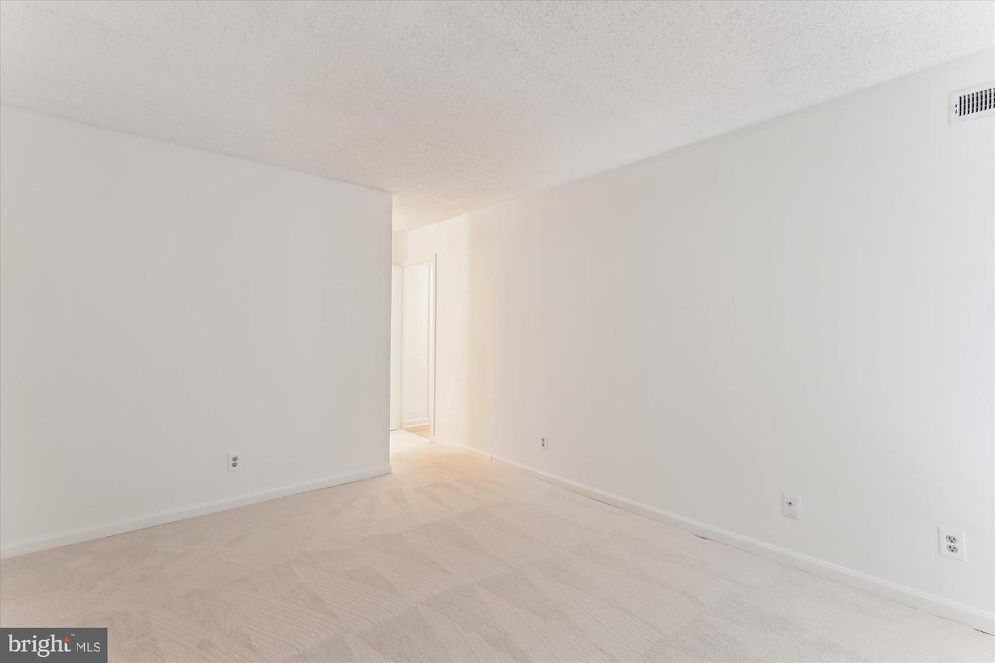 801-NORTH N HOWARD ST #305, ALEXANDRIA, Virginia 22304, 2 Bedrooms Bedrooms, 5 Rooms Rooms,2 BathroomsBathrooms,Residential,For sale,801-NORTH N HOWARD ST #305,VAAX2045632 MLS # VAAX2045632