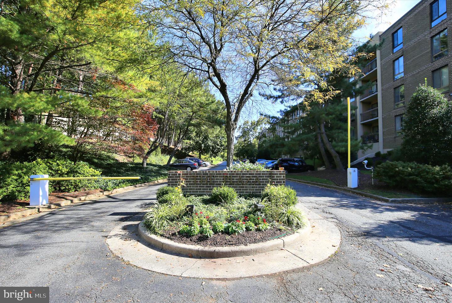 801-NORTH N HOWARD ST #305, ALEXANDRIA, Virginia 22304, 2 Bedrooms Bedrooms, 5 Rooms Rooms,2 BathroomsBathrooms,Residential,For sale,801-NORTH N HOWARD ST #305,VAAX2045632 MLS # VAAX2045632