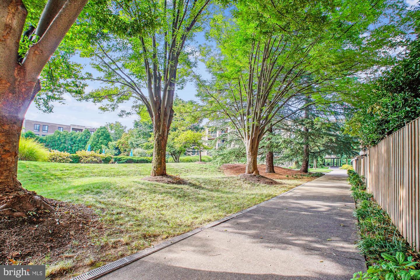 801-NORTH N HOWARD ST #305, ALEXANDRIA, Virginia 22304, 2 Bedrooms Bedrooms, 5 Rooms Rooms,2 BathroomsBathrooms,Residential,For sale,801-NORTH N HOWARD ST #305,VAAX2045632 MLS # VAAX2045632