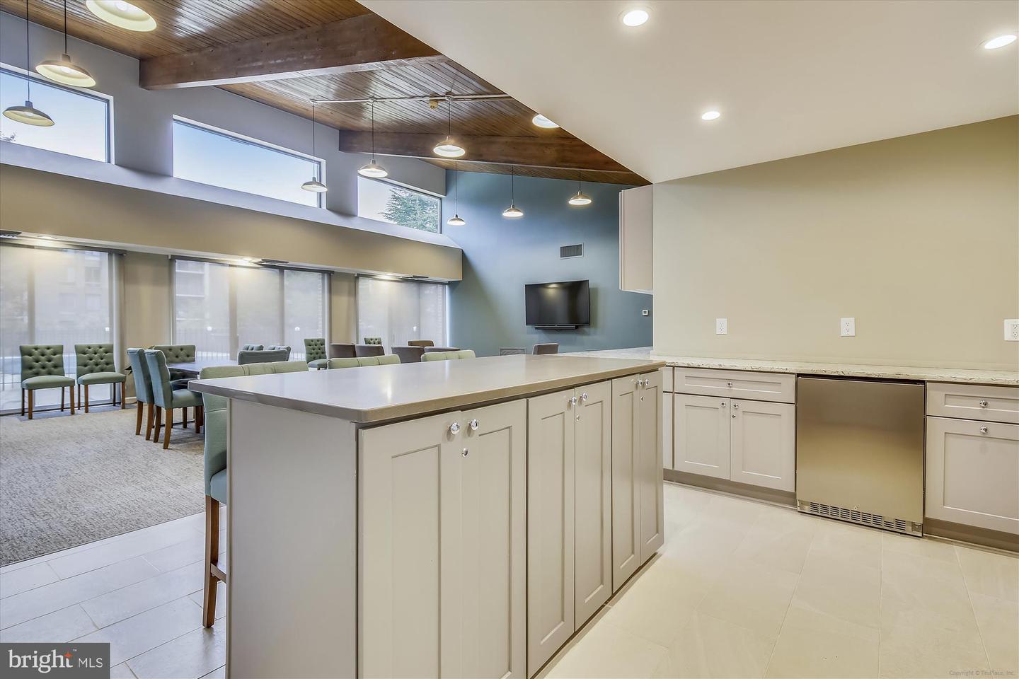 801-NORTH N HOWARD ST #305, ALEXANDRIA, Virginia 22304, 2 Bedrooms Bedrooms, 5 Rooms Rooms,2 BathroomsBathrooms,Residential,For sale,801-NORTH N HOWARD ST #305,VAAX2045632 MLS # VAAX2045632
