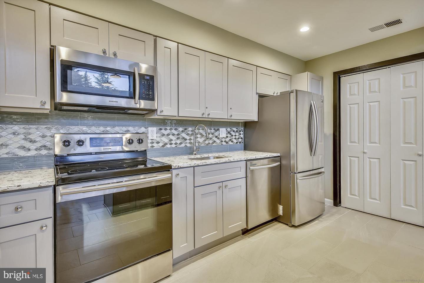 801-NORTH N HOWARD ST #305, ALEXANDRIA, Virginia 22304, 2 Bedrooms Bedrooms, 5 Rooms Rooms,2 BathroomsBathrooms,Residential,For sale,801-NORTH N HOWARD ST #305,VAAX2045632 MLS # VAAX2045632