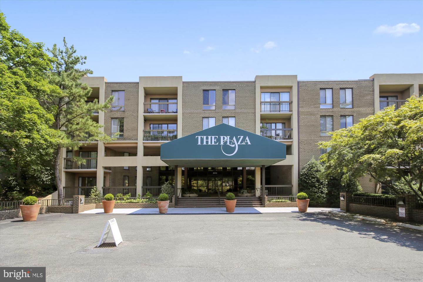 801-NORTH N HOWARD ST #305, ALEXANDRIA, Virginia 22304, 2 Bedrooms Bedrooms, 5 Rooms Rooms,2 BathroomsBathrooms,Residential,For sale,801-NORTH N HOWARD ST #305,VAAX2045632 MLS # VAAX2045632