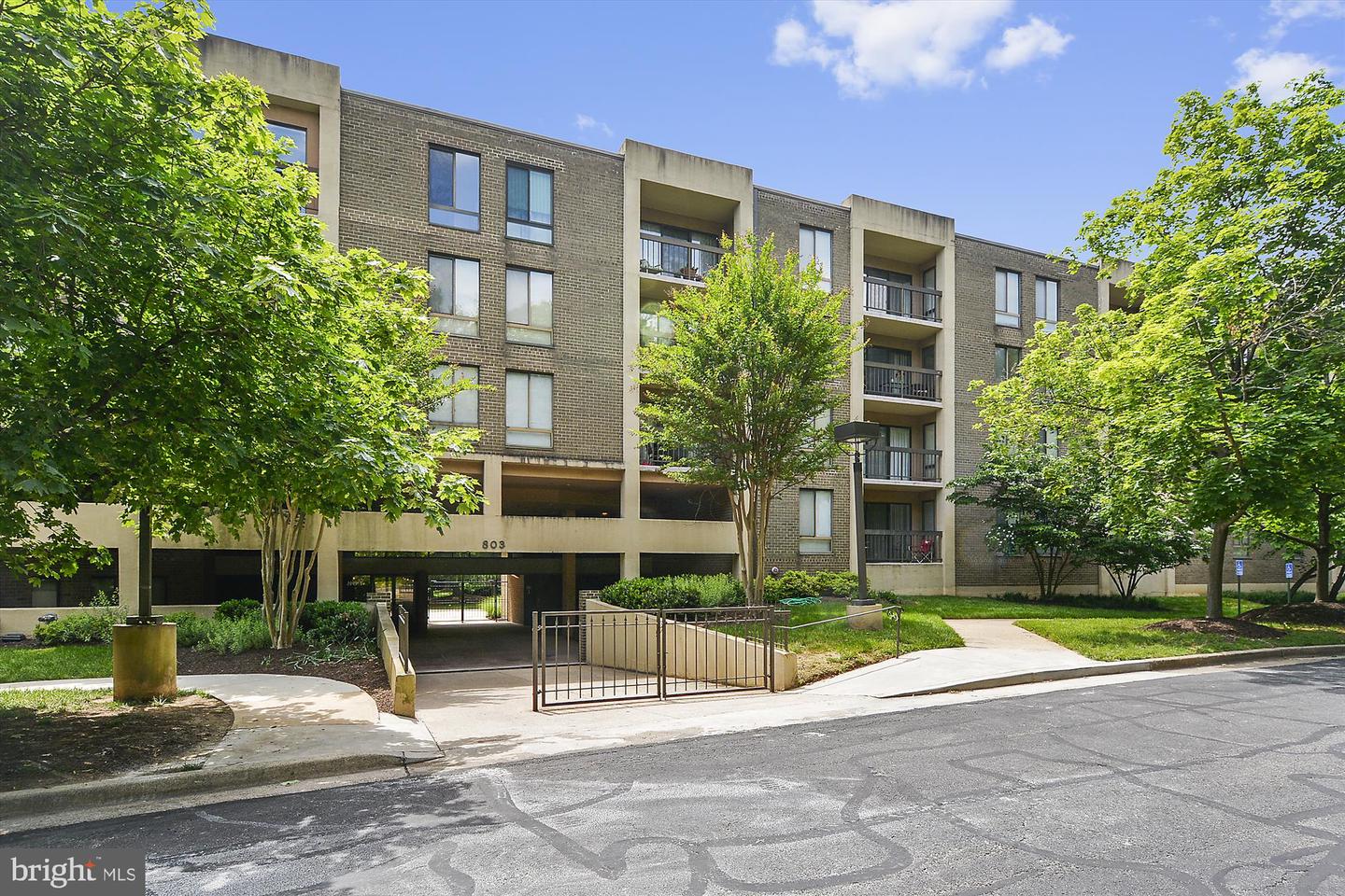 801-NORTH N HOWARD ST #305, ALEXANDRIA, Virginia 22304, 2 Bedrooms Bedrooms, 5 Rooms Rooms,2 BathroomsBathrooms,Residential,For sale,801-NORTH N HOWARD ST #305,VAAX2045632 MLS # VAAX2045632