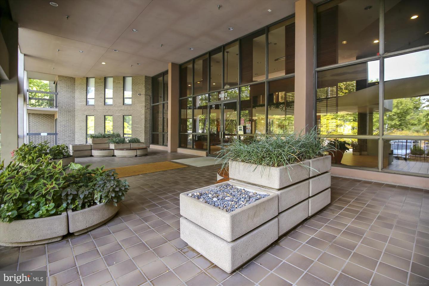 801-NORTH N HOWARD ST #305, ALEXANDRIA, Virginia 22304, 2 Bedrooms Bedrooms, 5 Rooms Rooms,2 BathroomsBathrooms,Residential,For sale,801-NORTH N HOWARD ST #305,VAAX2045632 MLS # VAAX2045632