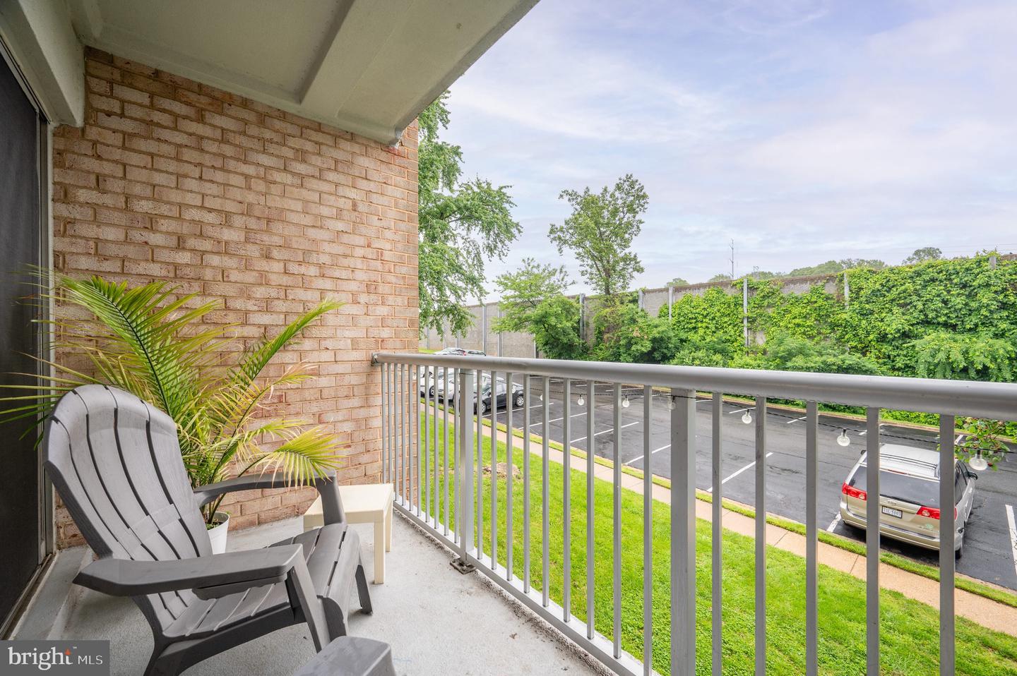 2902 KINGS CHAPEL RD #6, FALLS CHURCH, Virginia 22042, 3 Bedrooms Bedrooms, ,2 BathroomsBathrooms,Residential,For sale,2902 KINGS CHAPEL RD #6,VAFX2242696 MLS # VAFX2242696