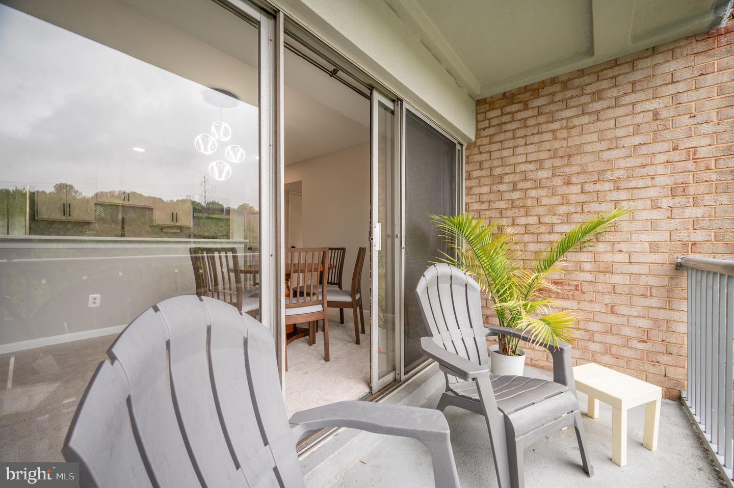 2902 KINGS CHAPEL RD #6, FALLS CHURCH, Virginia 22042, 3 Bedrooms Bedrooms, ,2 BathroomsBathrooms,Residential,For sale,2902 KINGS CHAPEL RD #6,VAFX2242696 MLS # VAFX2242696