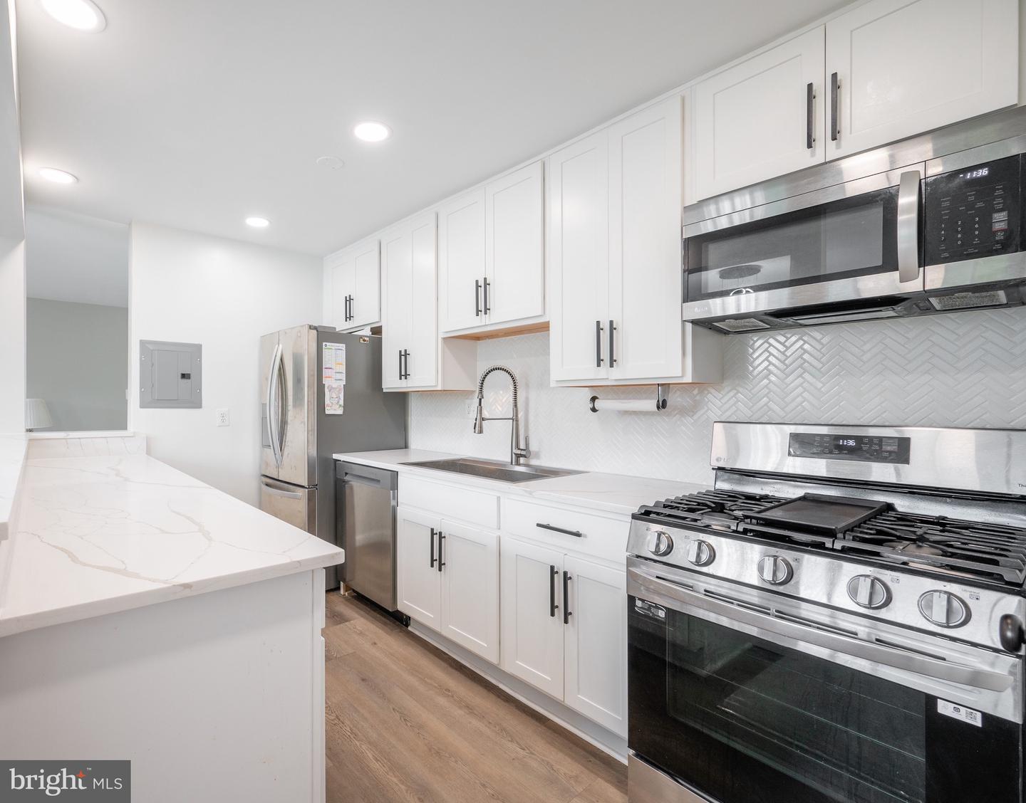 2902 KINGS CHAPEL RD #6, FALLS CHURCH, Virginia 22042, 3 Bedrooms Bedrooms, ,2 BathroomsBathrooms,Residential,For sale,2902 KINGS CHAPEL RD #6,VAFX2242696 MLS # VAFX2242696