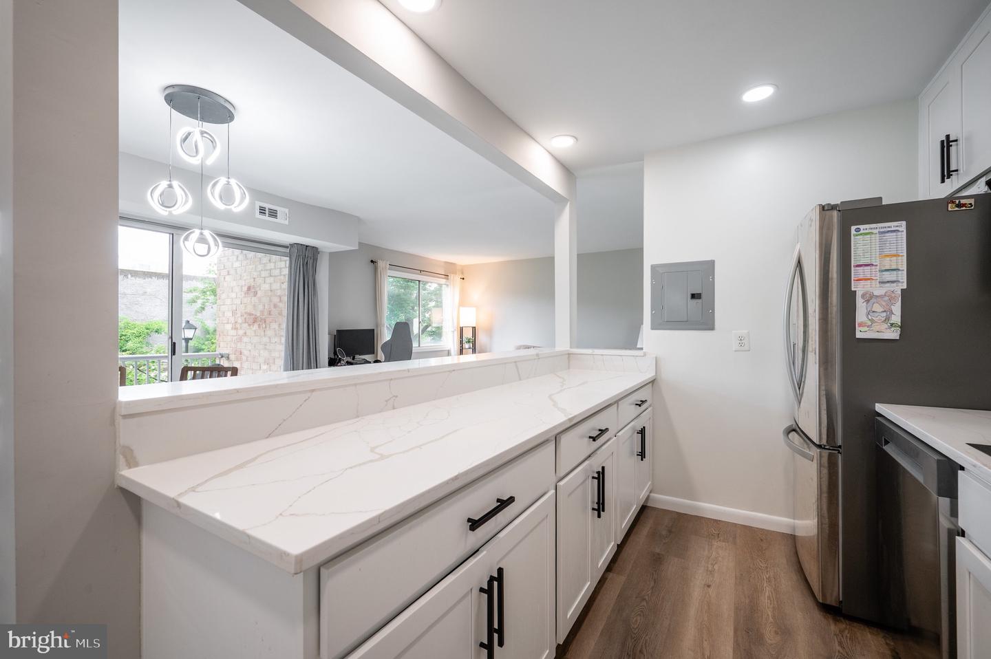 2902 KINGS CHAPEL RD #6, FALLS CHURCH, Virginia 22042, 3 Bedrooms Bedrooms, ,2 BathroomsBathrooms,Residential,For sale,2902 KINGS CHAPEL RD #6,VAFX2242696 MLS # VAFX2242696