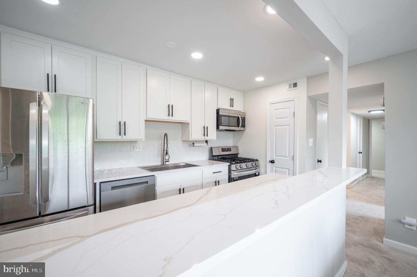 2902 KINGS CHAPEL RD #6, FALLS CHURCH, Virginia 22042, 3 Bedrooms Bedrooms, ,2 BathroomsBathrooms,Residential,For sale,2902 KINGS CHAPEL RD #6,VAFX2242696 MLS # VAFX2242696