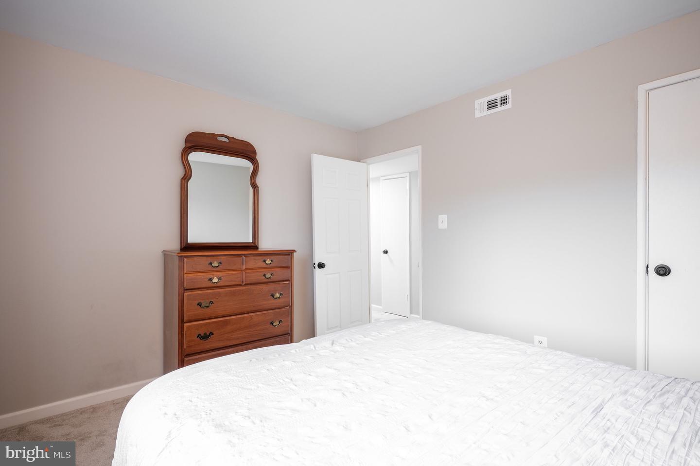 2902 KINGS CHAPEL RD #6, FALLS CHURCH, Virginia 22042, 3 Bedrooms Bedrooms, ,2 BathroomsBathrooms,Residential,For sale,2902 KINGS CHAPEL RD #6,VAFX2242696 MLS # VAFX2242696