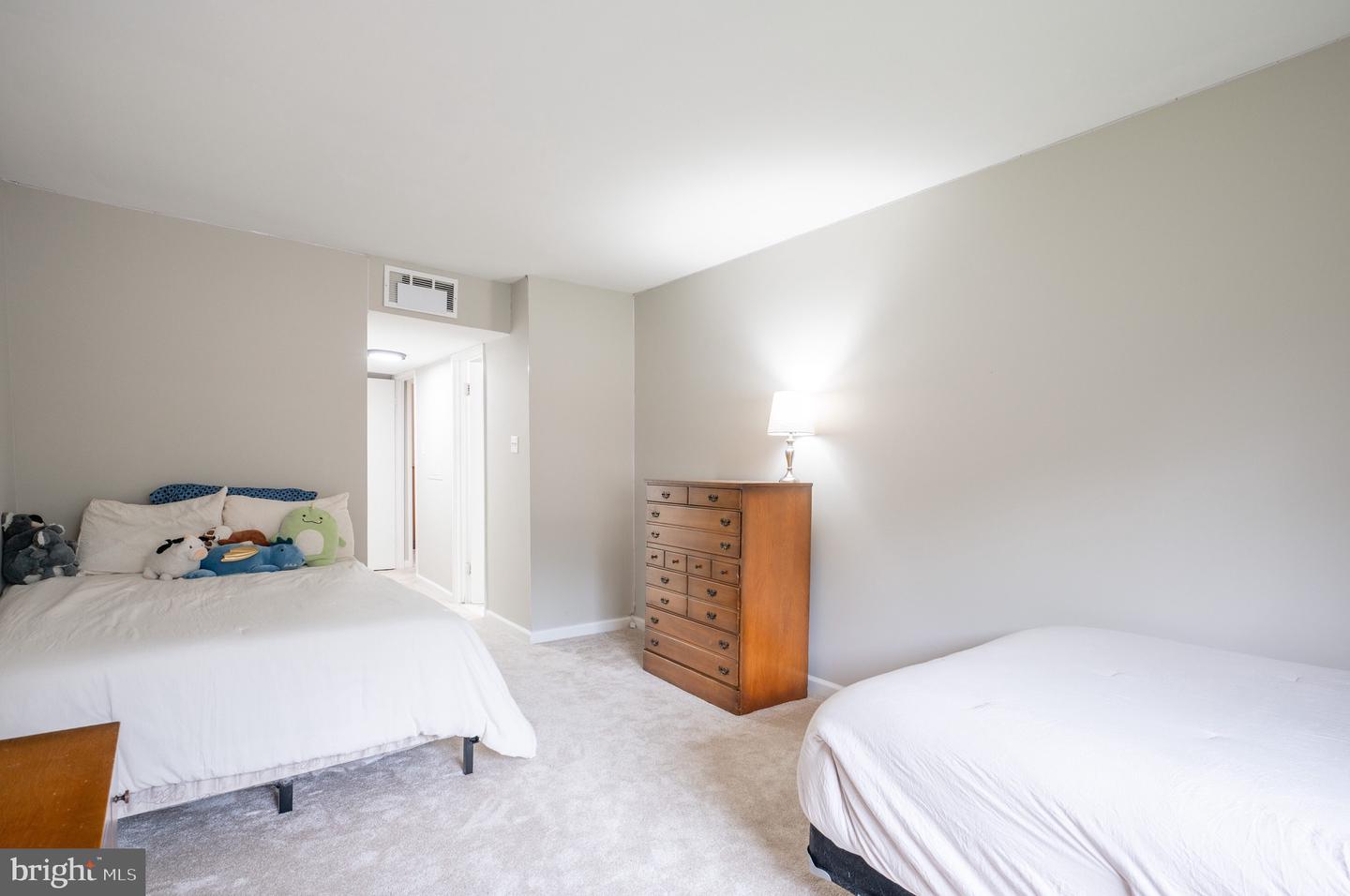 2902 KINGS CHAPEL RD #6, FALLS CHURCH, Virginia 22042, 3 Bedrooms Bedrooms, ,2 BathroomsBathrooms,Residential,For sale,2902 KINGS CHAPEL RD #6,VAFX2242696 MLS # VAFX2242696