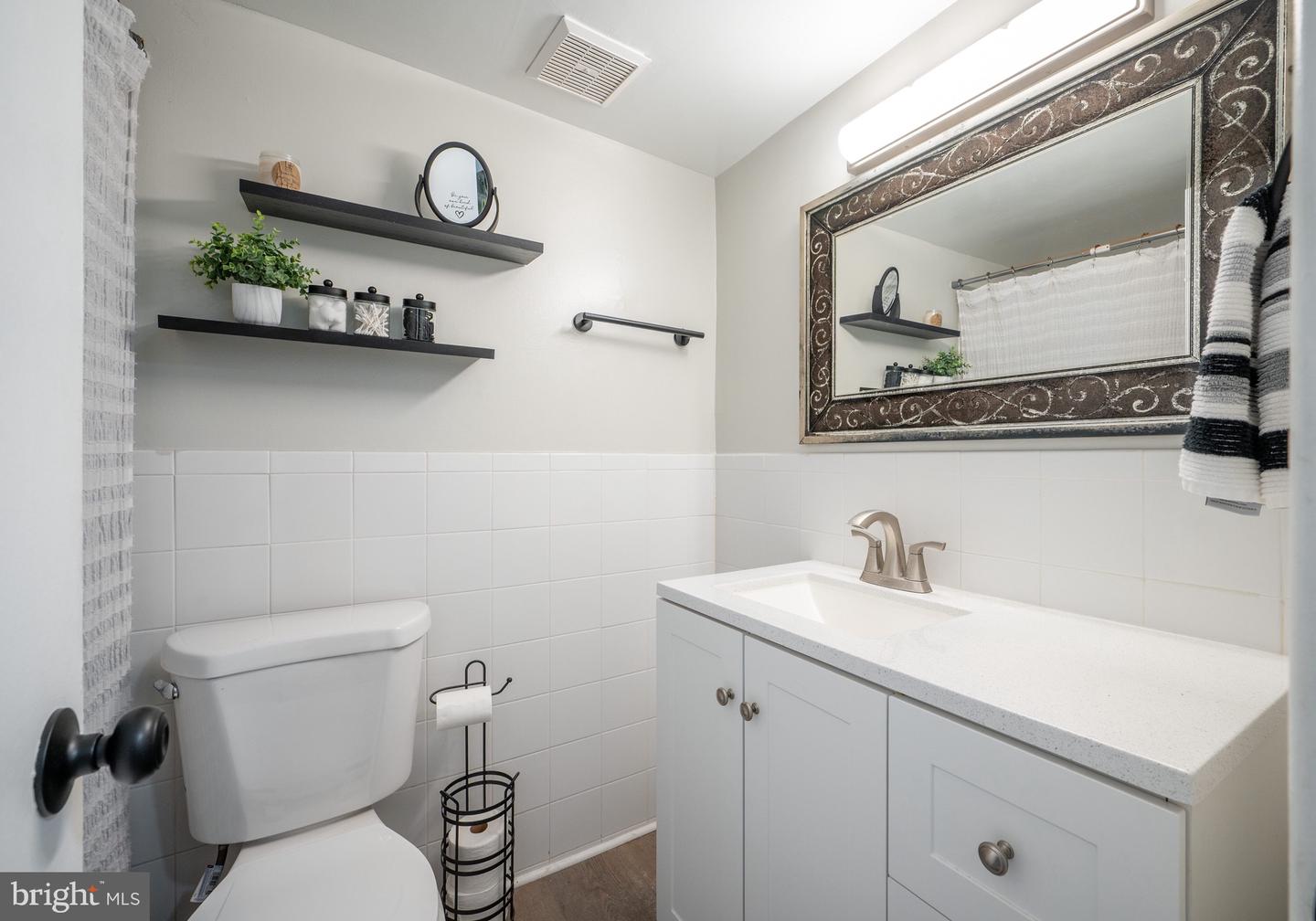 2902 KINGS CHAPEL RD #6, FALLS CHURCH, Virginia 22042, 3 Bedrooms Bedrooms, ,2 BathroomsBathrooms,Residential,For sale,2902 KINGS CHAPEL RD #6,VAFX2242696 MLS # VAFX2242696