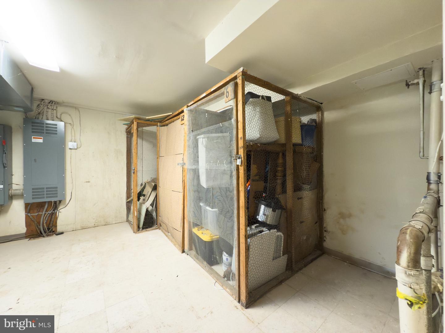2902 KINGS CHAPEL RD #6, FALLS CHURCH, Virginia 22042, 3 Bedrooms Bedrooms, ,2 BathroomsBathrooms,Residential,For sale,2902 KINGS CHAPEL RD #6,VAFX2242696 MLS # VAFX2242696
