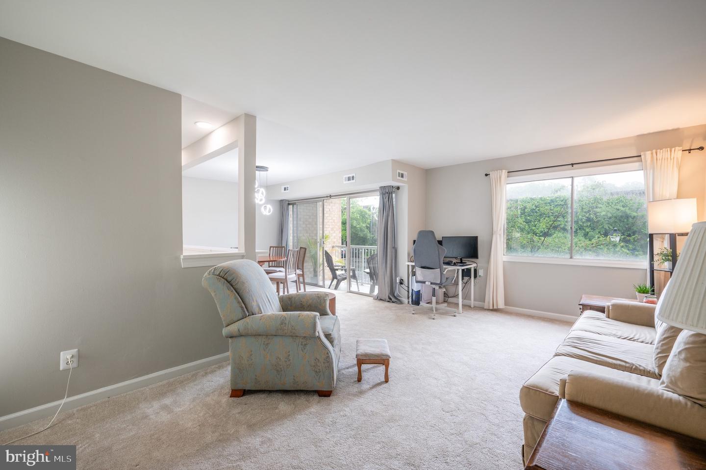 2902 KINGS CHAPEL RD #6, FALLS CHURCH, Virginia 22042, 3 Bedrooms Bedrooms, ,2 BathroomsBathrooms,Residential,For sale,2902 KINGS CHAPEL RD #6,VAFX2242696 MLS # VAFX2242696