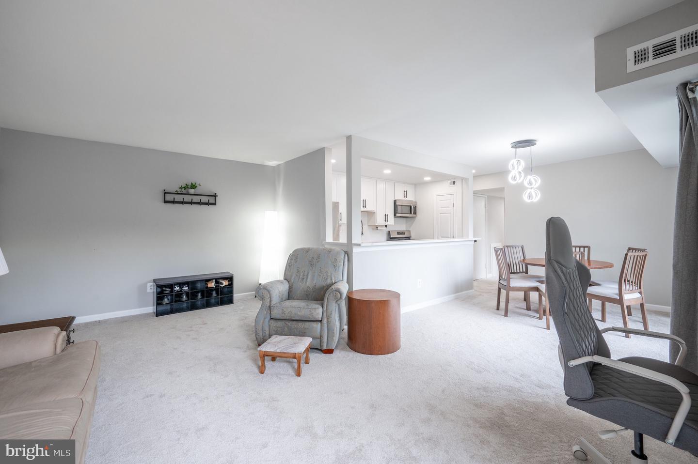2902 KINGS CHAPEL RD #6, FALLS CHURCH, Virginia 22042, 3 Bedrooms Bedrooms, ,2 BathroomsBathrooms,Residential,For sale,2902 KINGS CHAPEL RD #6,VAFX2242696 MLS # VAFX2242696