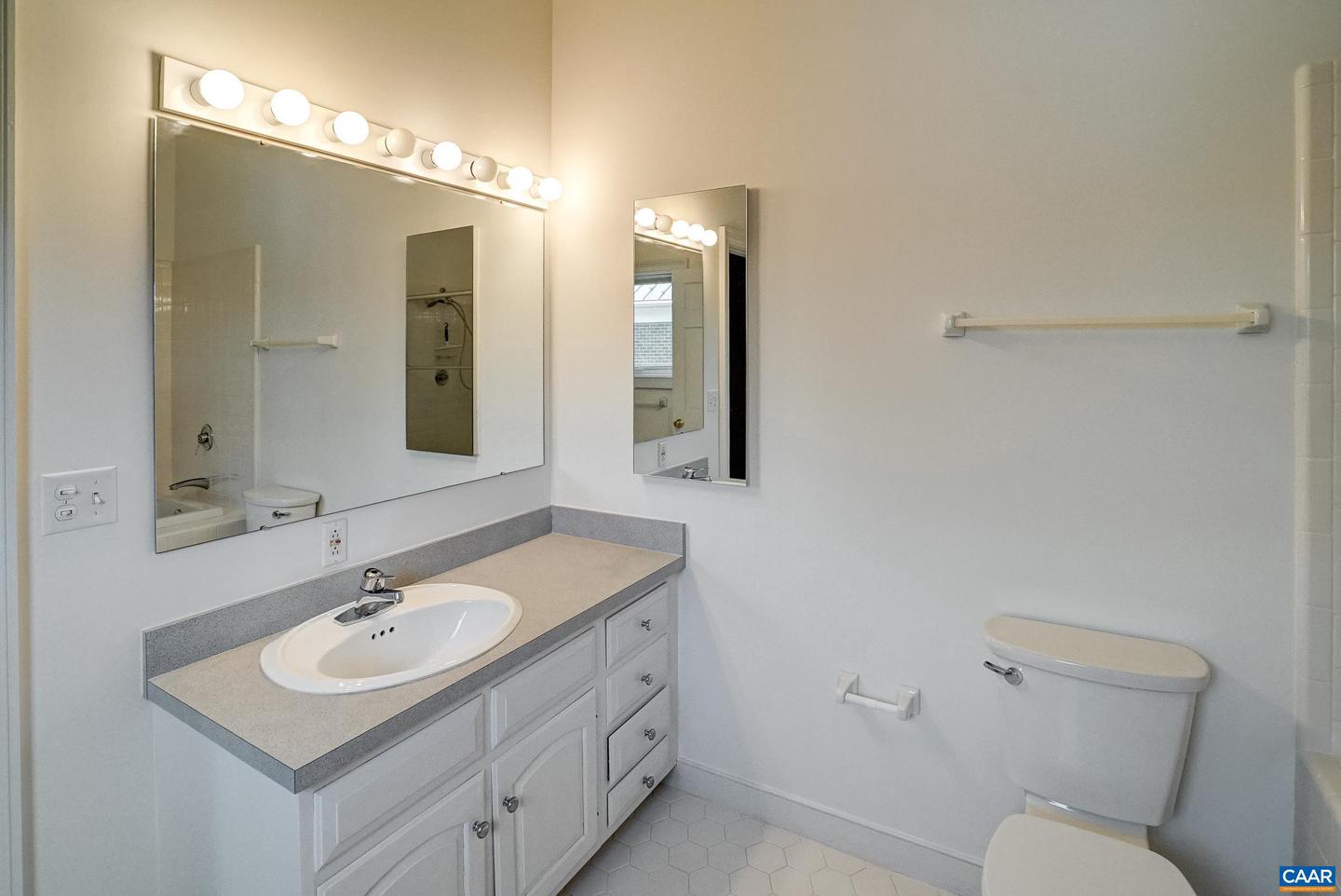 512 WORTHINGTON DR #B, CHARLOTTESVILLE, Virginia 22903, 2 Bedrooms Bedrooms, ,2 BathroomsBathrooms,Residential,For sale,512 WORTHINGTON DR #B,664846 MLS # 664846