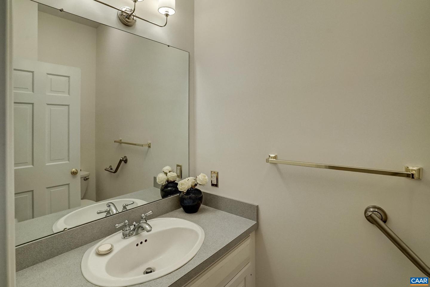 512 WORTHINGTON DR #B, CHARLOTTESVILLE, Virginia 22903, 2 Bedrooms Bedrooms, ,2 BathroomsBathrooms,Residential,For sale,512 WORTHINGTON DR #B,664846 MLS # 664846