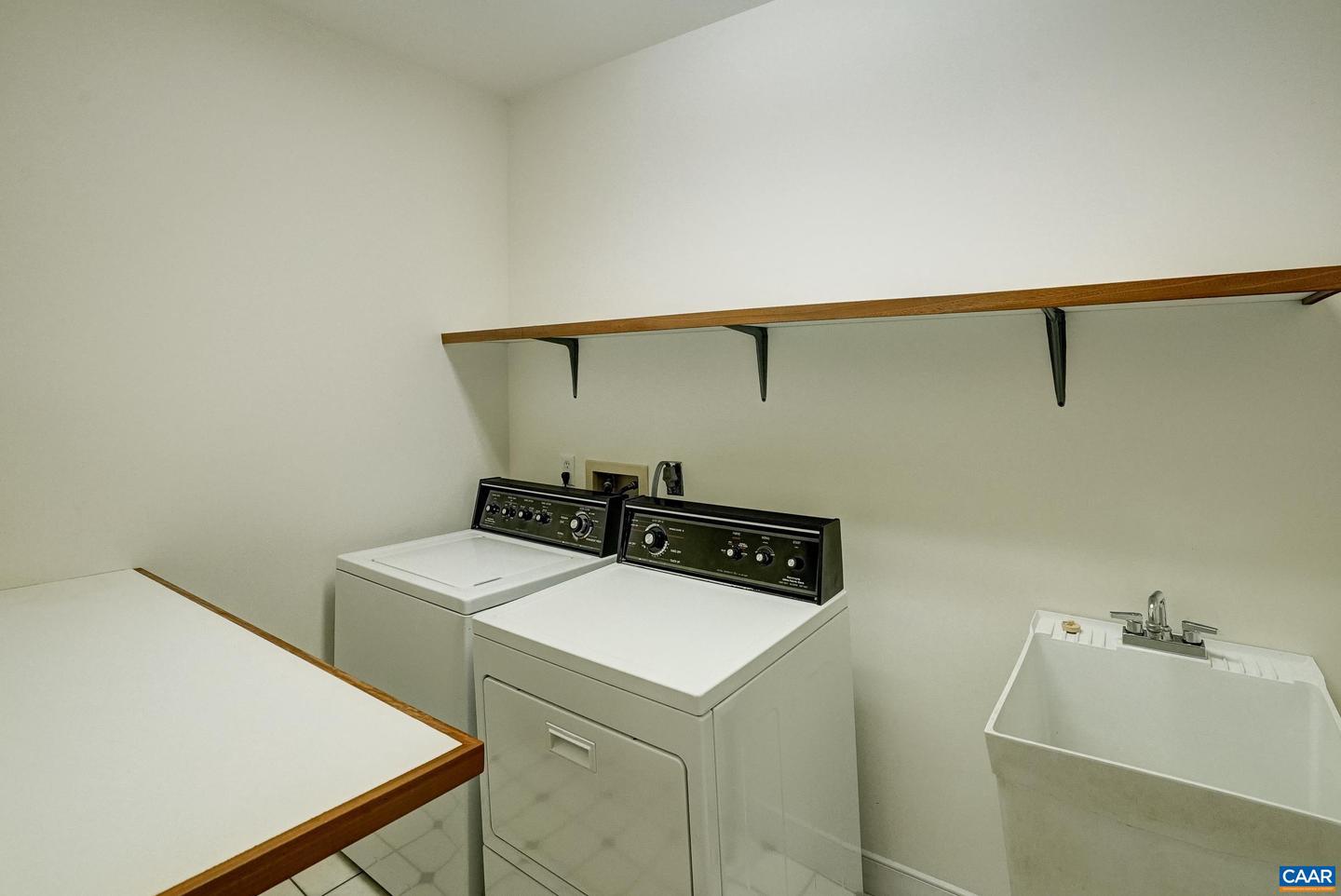 512 WORTHINGTON DR #B, CHARLOTTESVILLE, Virginia 22903, 2 Bedrooms Bedrooms, ,2 BathroomsBathrooms,Residential,For sale,512 WORTHINGTON DR #B,664846 MLS # 664846