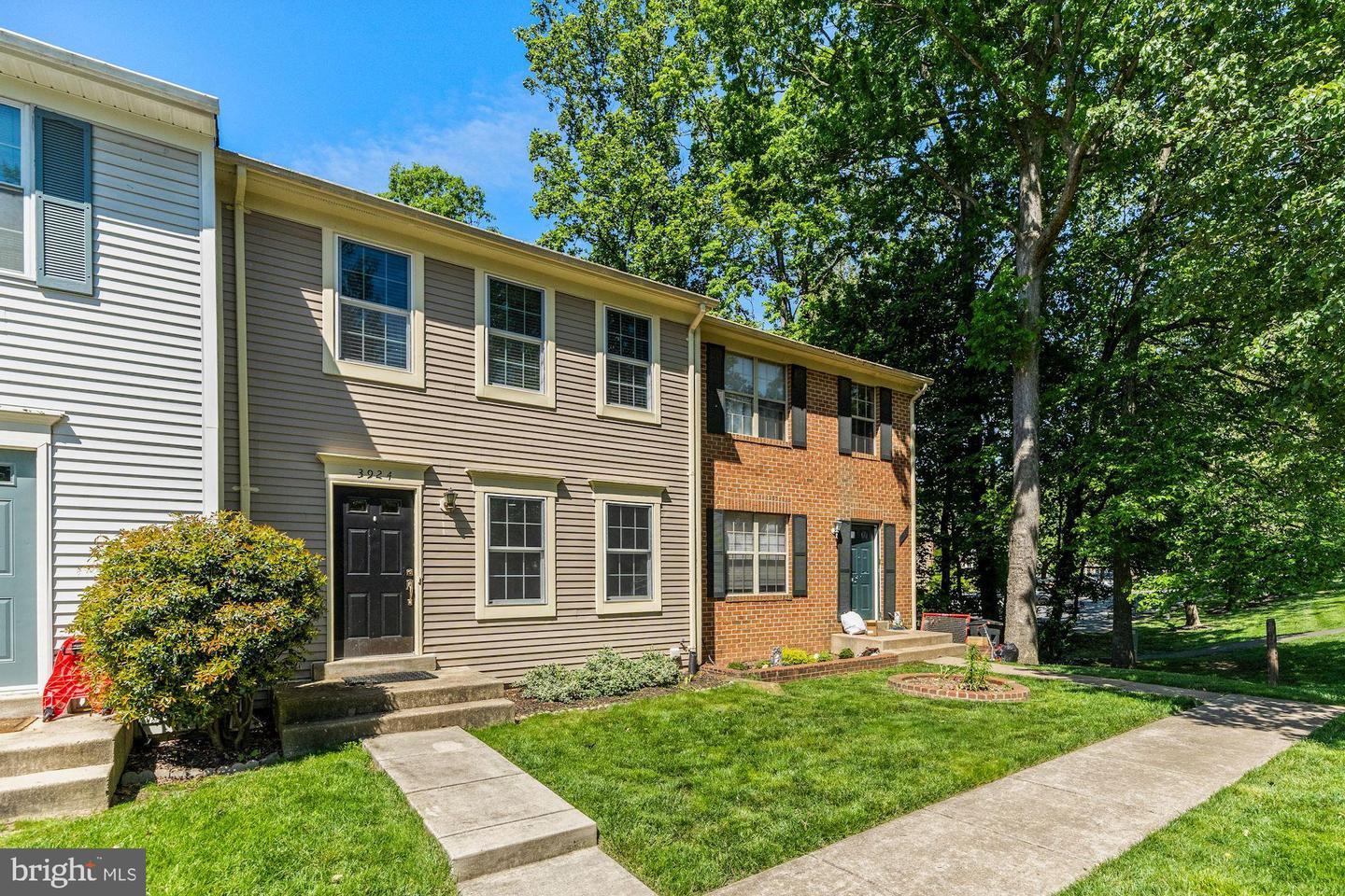 3924 COLLIS OAK CT, FAIRFAX, Virginia 22033, 3 Bedrooms Bedrooms, ,3 BathroomsBathrooms,Residential,For sale,3924 COLLIS OAK CT,VAFX2242772 MLS # VAFX2242772