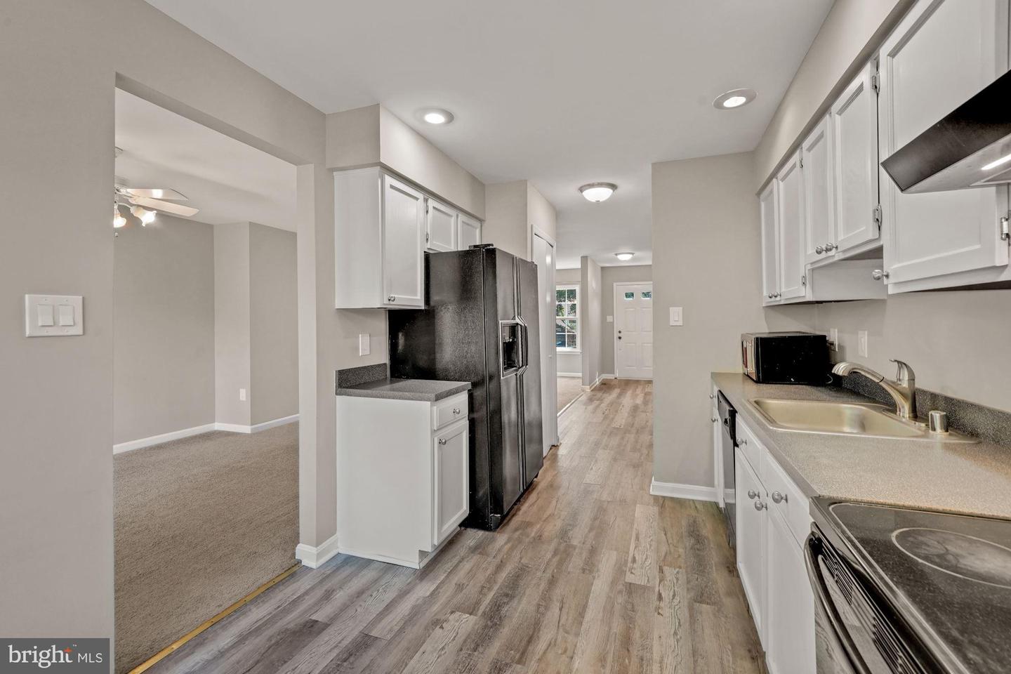 3924 COLLIS OAK CT, FAIRFAX, Virginia 22033, 3 Bedrooms Bedrooms, ,3 BathroomsBathrooms,Residential,For sale,3924 COLLIS OAK CT,VAFX2242772 MLS # VAFX2242772