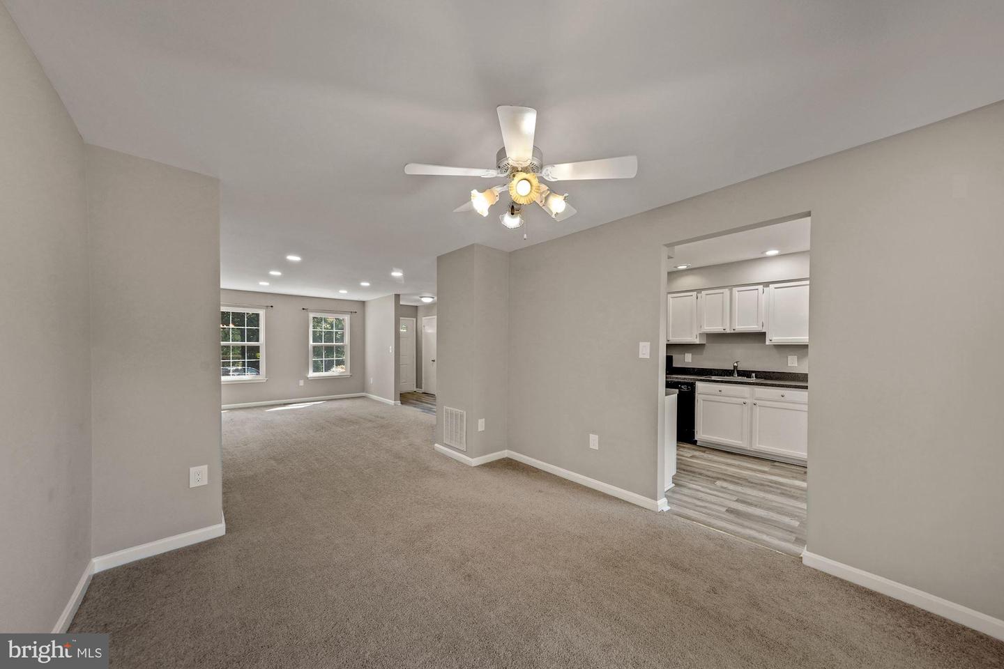 3924 COLLIS OAK CT, FAIRFAX, Virginia 22033, 3 Bedrooms Bedrooms, ,3 BathroomsBathrooms,Residential,For sale,3924 COLLIS OAK CT,VAFX2242772 MLS # VAFX2242772