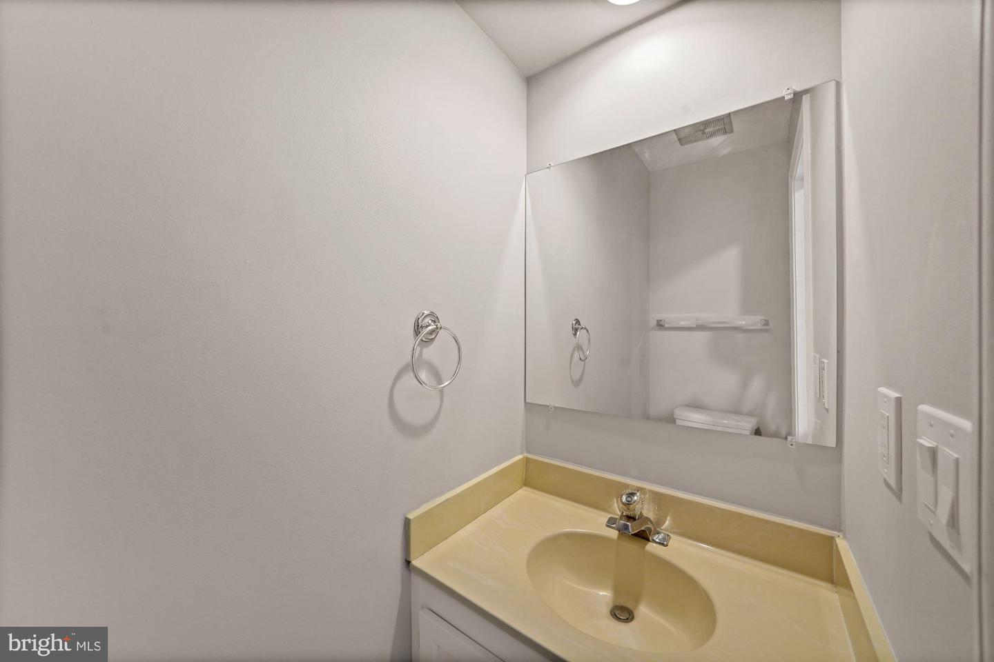 3924 COLLIS OAK CT, FAIRFAX, Virginia 22033, 3 Bedrooms Bedrooms, ,3 BathroomsBathrooms,Residential,For sale,3924 COLLIS OAK CT,VAFX2242772 MLS # VAFX2242772