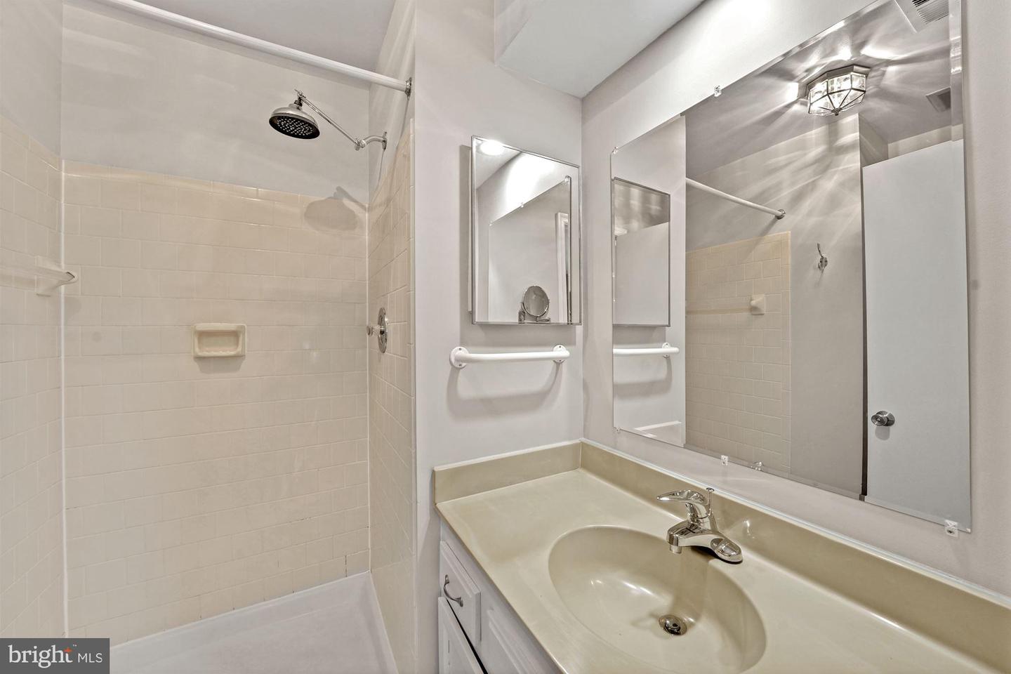 3924 COLLIS OAK CT, FAIRFAX, Virginia 22033, 3 Bedrooms Bedrooms, ,3 BathroomsBathrooms,Residential,For sale,3924 COLLIS OAK CT,VAFX2242772 MLS # VAFX2242772