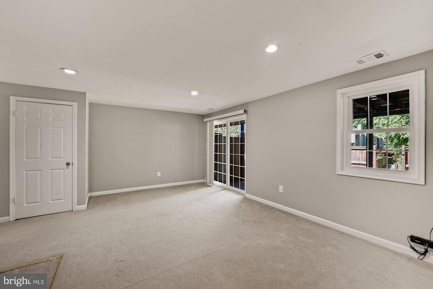 3924 COLLIS OAK CT, FAIRFAX, Virginia 22033, 3 Bedrooms Bedrooms, ,3 BathroomsBathrooms,Residential,For sale,3924 COLLIS OAK CT,VAFX2242772 MLS # VAFX2242772