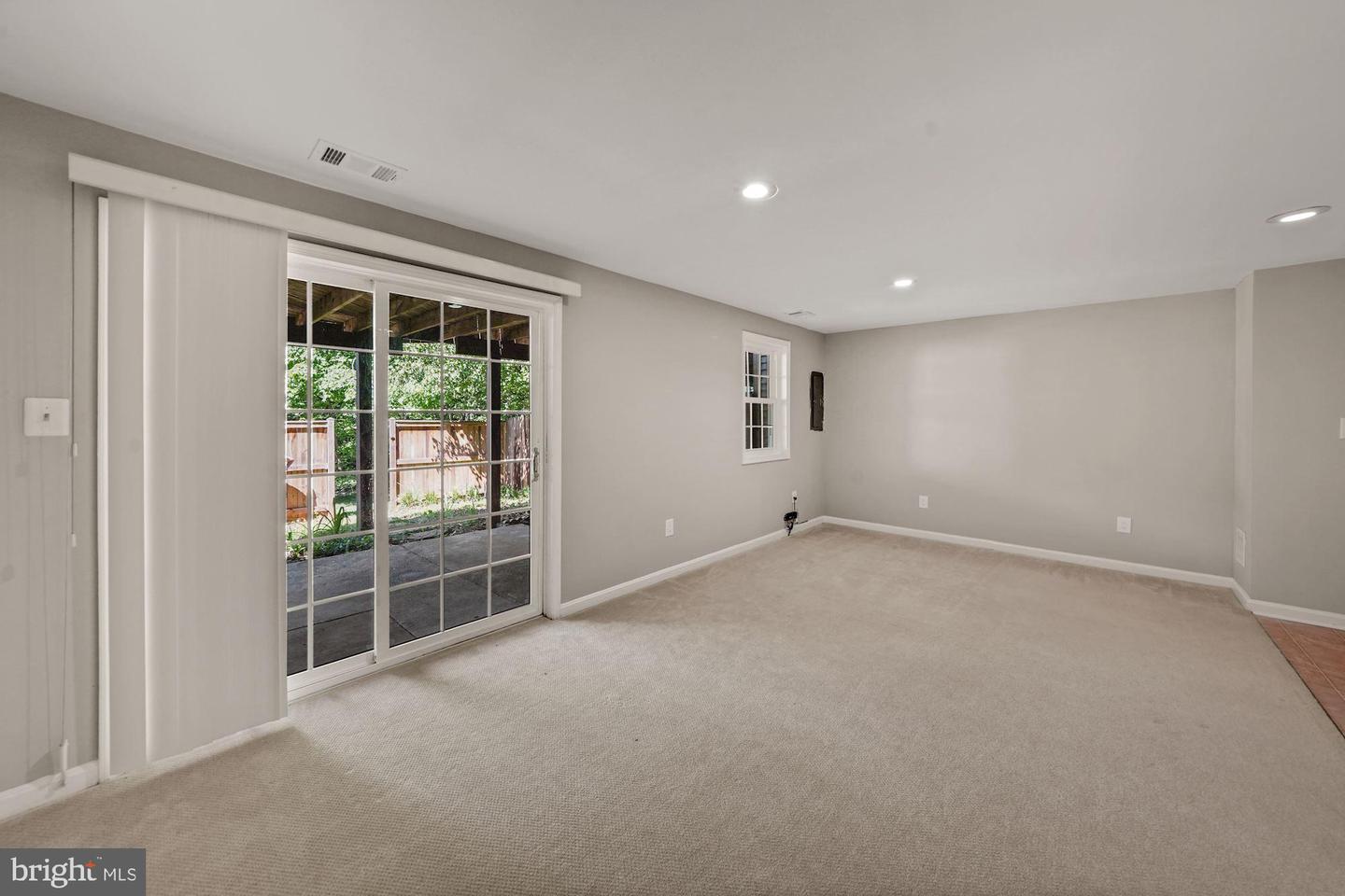 3924 COLLIS OAK CT, FAIRFAX, Virginia 22033, 3 Bedrooms Bedrooms, ,3 BathroomsBathrooms,Residential,For sale,3924 COLLIS OAK CT,VAFX2242772 MLS # VAFX2242772