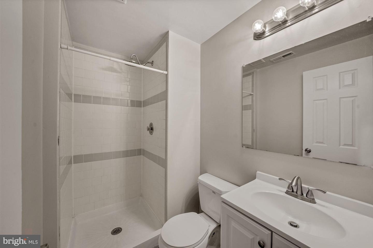 3924 COLLIS OAK CT, FAIRFAX, Virginia 22033, 3 Bedrooms Bedrooms, ,3 BathroomsBathrooms,Residential,For sale,3924 COLLIS OAK CT,VAFX2242772 MLS # VAFX2242772